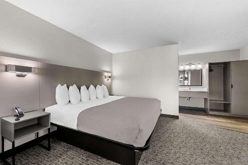 Quality Inn & Suites at Dollywood Lane - image 35