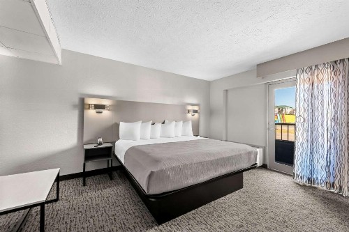 Quality Inn & Suites at Dollywood Lane - image 40