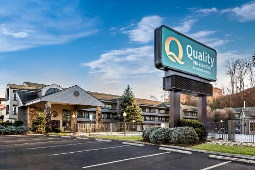 Quality Inn & Suites at Dollywood Lane - image 5