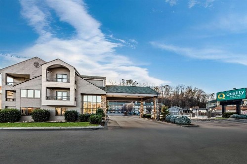 Quality Inn & Suites at Dollywood Lane - image 7
