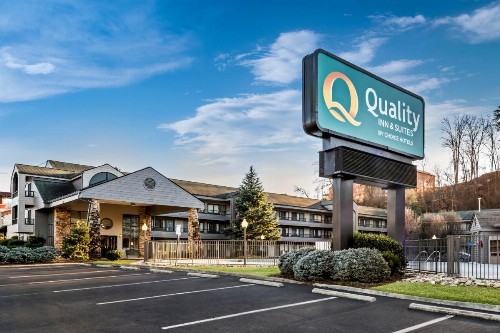 Quality Inn & Suites at Dollywood Lane - image 8