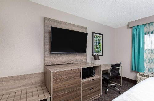 La Quinta Inn by Wyndham Pigeon Forge-Dollywood - image 21