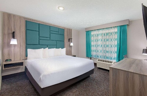 La Quinta Inn by Wyndham Pigeon Forge-Dollywood - image 24