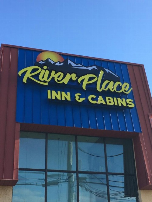 River Place Inn & Cabins - image 1