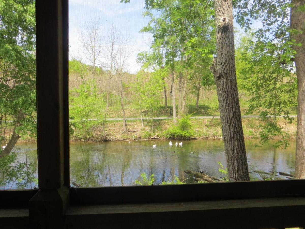 River Place Inn & Cabins - image 2