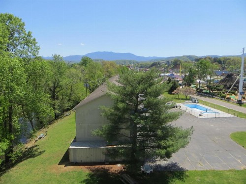 River Place Inn & Cabins - image 3