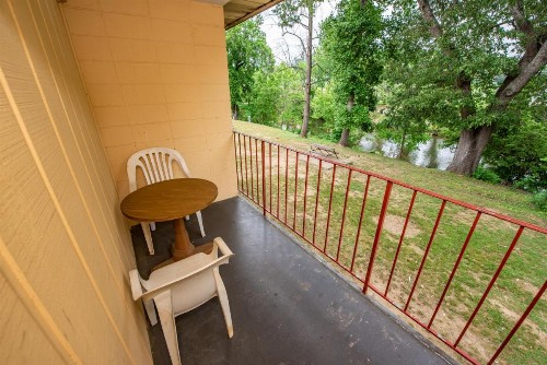 River Place Inn & Cabins - image 34