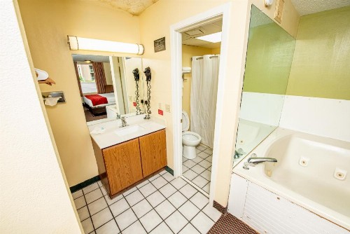 River Place Inn & Cabins - image 5
