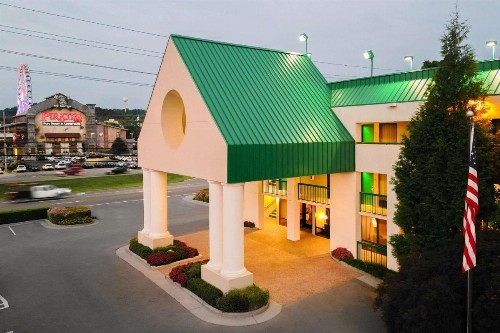 Quality Inn Near the Island Pigeon Forge - image 12