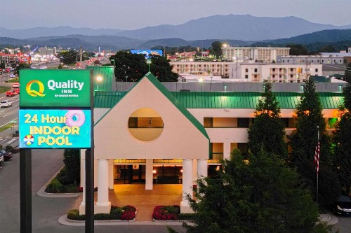 Quality Inn Near the Island Pigeon Forge - image 22