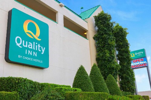 Quality Inn Near the Island Pigeon Forge - image 25