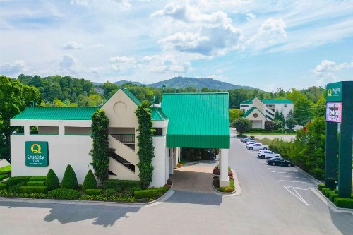 Quality Inn Near the Island Pigeon Forge - image 26
