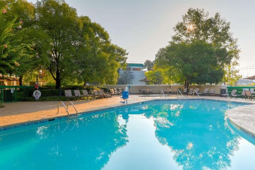 Quality Inn Near the Island Pigeon Forge - image 31