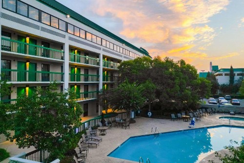 Quality Inn Near the Island Pigeon Forge - image 39
