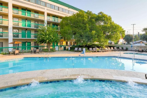 Quality Inn Near the Island Pigeon Forge - image 4