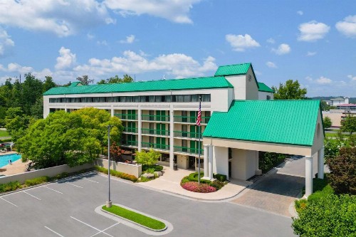 Quality Inn Near the Island Pigeon Forge - image 40