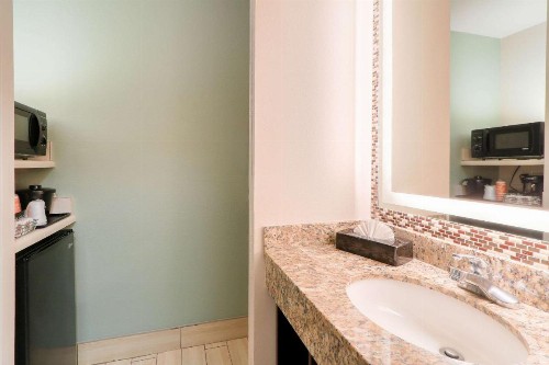 Quality Inn Near the Island Pigeon Forge - image 44