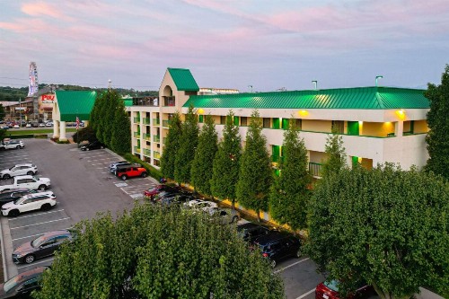 Quality Inn Near the Island Pigeon Forge - image 45