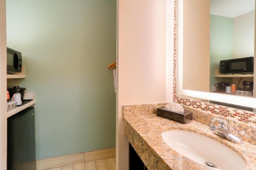Quality Inn Near the Island Pigeon Forge - image 47