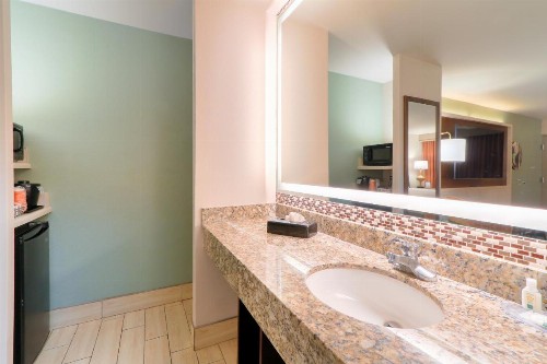 Quality Inn Near the Island Pigeon Forge - image 6