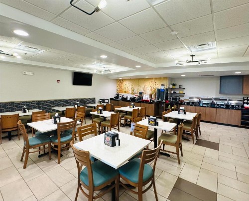 Clarion Inn Near Island Drive - image 30