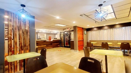 Super 8 by Wyndham Pigeon Forge-Emert St - image 15