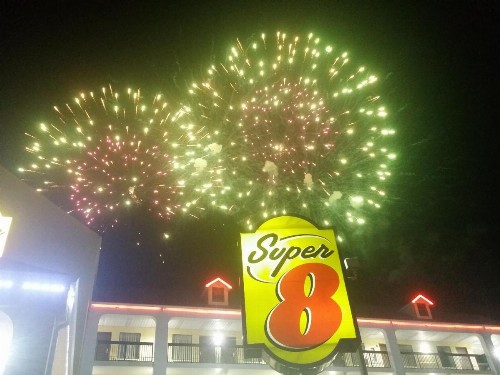 Super 8 by Wyndham Pigeon Forge-Emert St - image 24