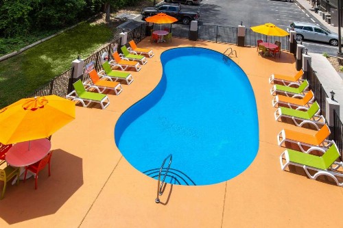 Super 8 by Wyndham Pigeon Forge-Emert St - image 3
