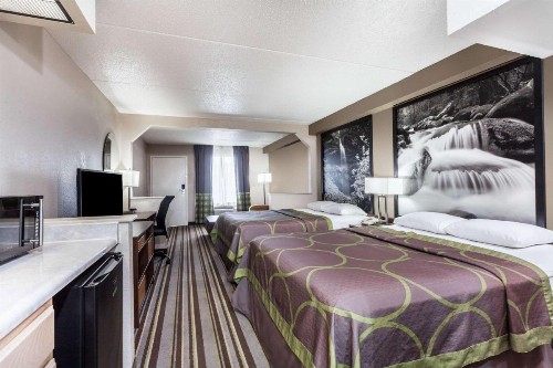 Super 8 by Wyndham Pigeon Forge-Emert St - image 4