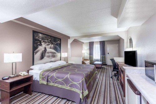 Super 8 by Wyndham Pigeon Forge-Emert St - image 7