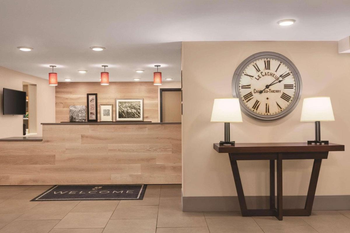 Country Inn & Suites by Radisson Pigeon Forge South TN - image 3