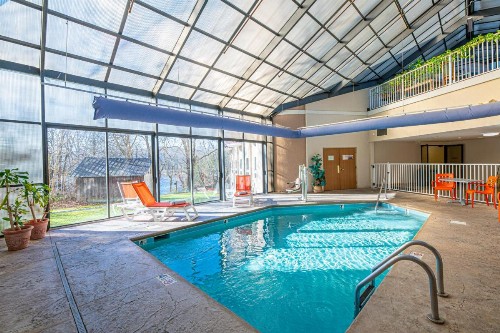 River Bend Inn - Pigeon Forge - image 10