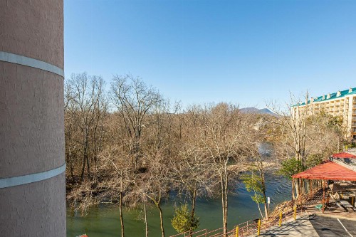 River Bend Inn - Pigeon Forge - image 11