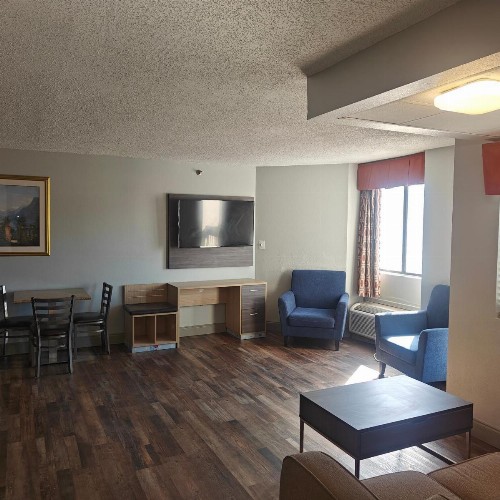 Mountain Vista Inn & Suites - Parkway - image 17