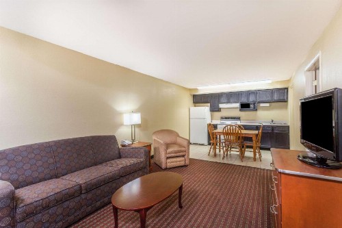 Baymont by Wyndham Pigeon Forge - image 3