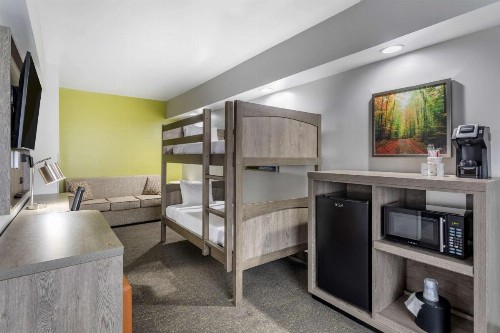 Best Western Plus Mountain Melodies Inn & Suites - image 27