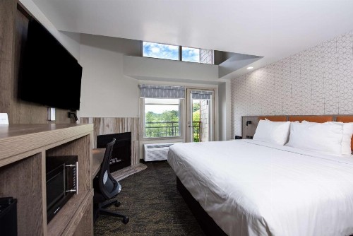 Best Western Plus Mountain Melodies Inn & Suites - image 31