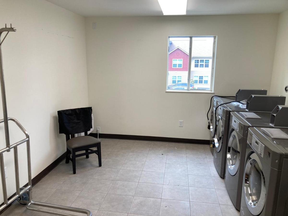 Rodeway Inn - image 2