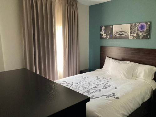 Rodeway Inn - image 3
