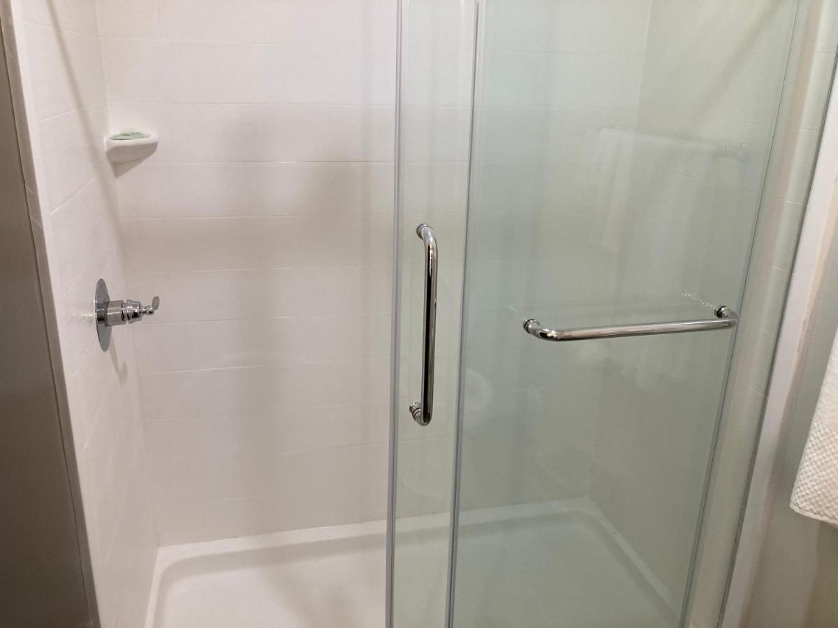 Rodeway Inn - image 4