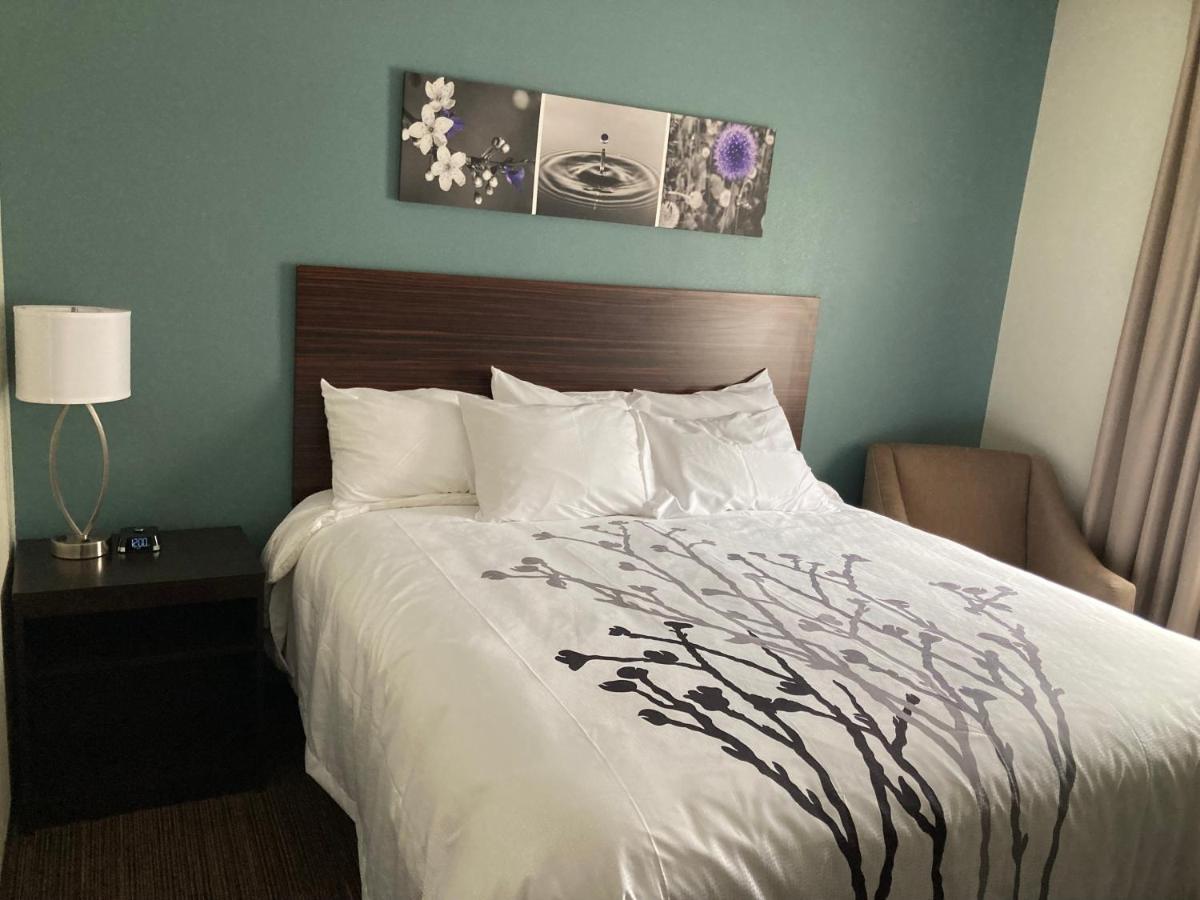 Rodeway Inn - image 7