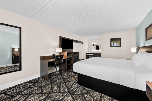 Days Inn & Suites by Wyndham Pigeon Forge - image 13