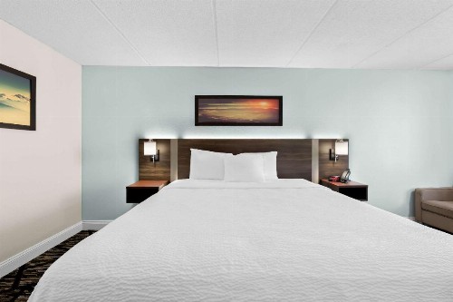 Days Inn & Suites by Wyndham Pigeon Forge - image 15