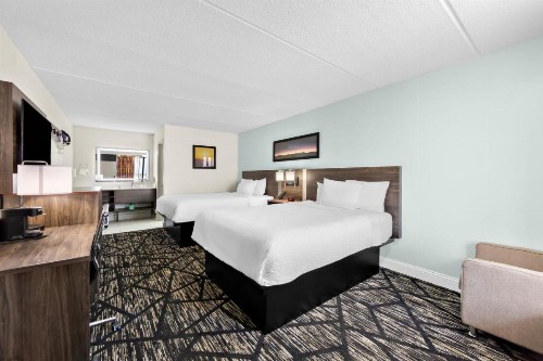 Days Inn & Suites by Wyndham Pigeon Forge - image 2