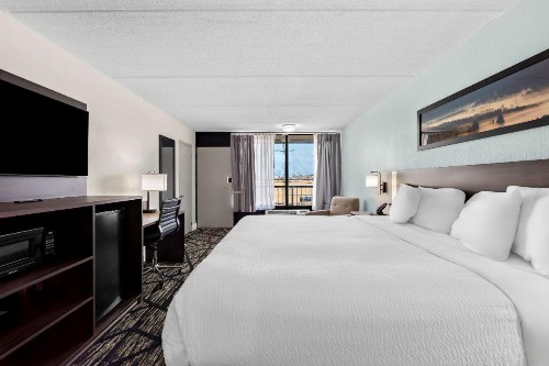 Days Inn & Suites by Wyndham Pigeon Forge - image 21