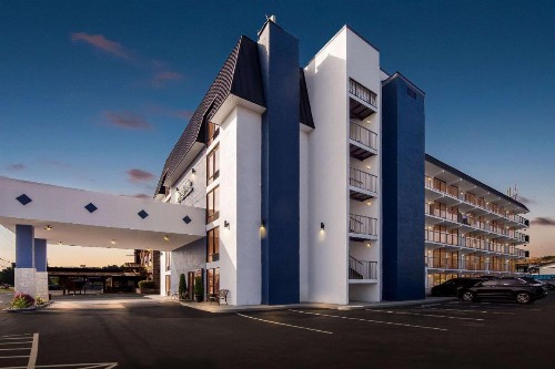 Days Inn & Suites by Wyndham Pigeon Forge - image 24