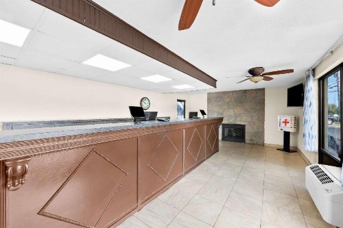 Days Inn & Suites by Wyndham Pigeon Forge - image 32