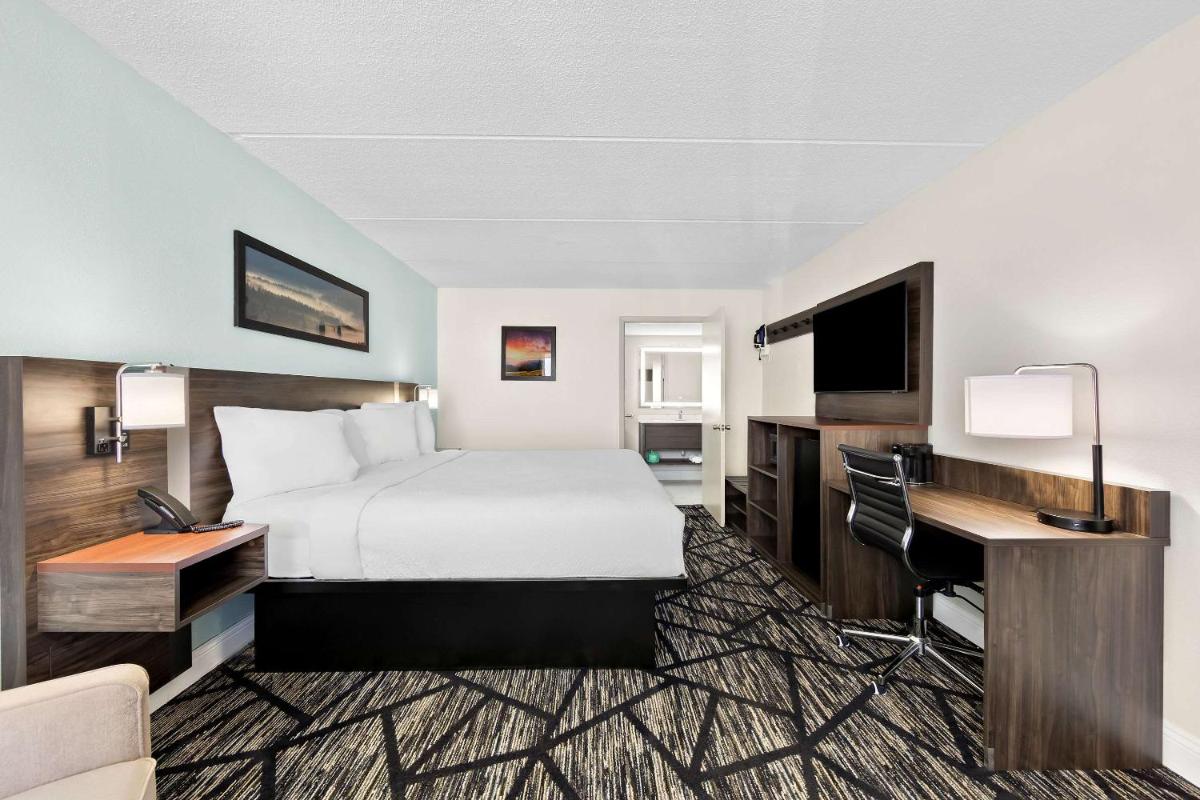 Days Inn & Suites by Wyndham Pigeon Forge - image 4