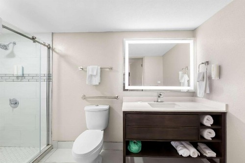 Days Inn & Suites by Wyndham Pigeon Forge - image 43