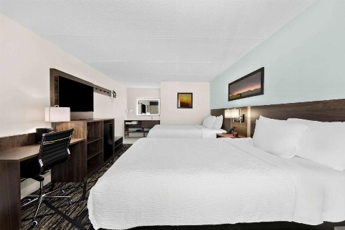 Days Inn & Suites by Wyndham Pigeon Forge - image 5